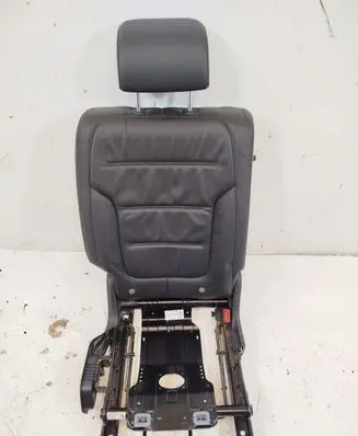 Volkswagen Touareg II Rear seat 7P6