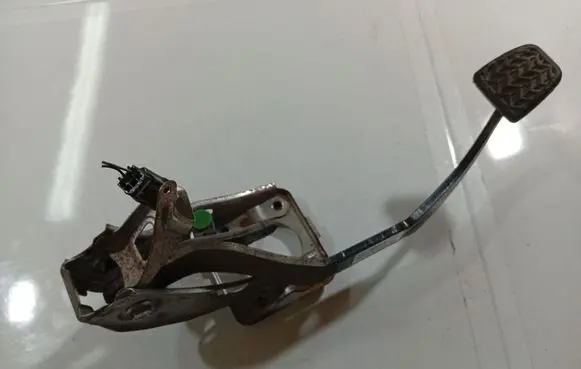 Toyota Yaris Brake pedal 