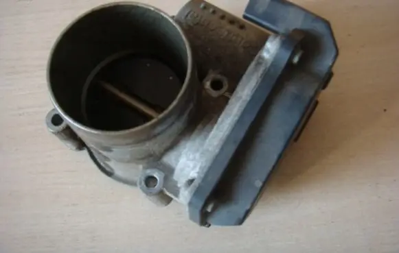 Audi A1 Throttle valve 03C133062S