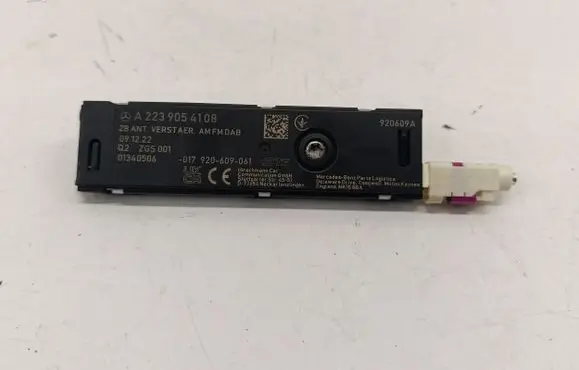 Mercedes-Benz EQE v295 Aerial antenna amplifier A2239054108