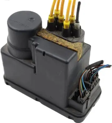 Mercedes-Benz C W202 Central locking vacuum pump 2028000848