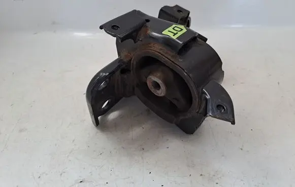 Toyota Avensis T270 Engine mount bracket 123720R040