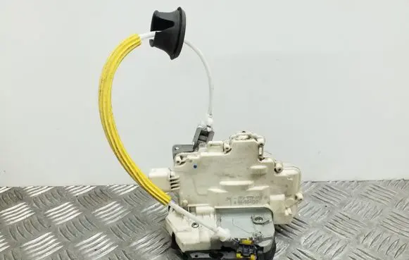 Audi A4 S4 B6 8E 8H Rear door lock 8E0839015AA