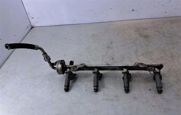 Chevrolet HHR Fuel main line pipe 12596243