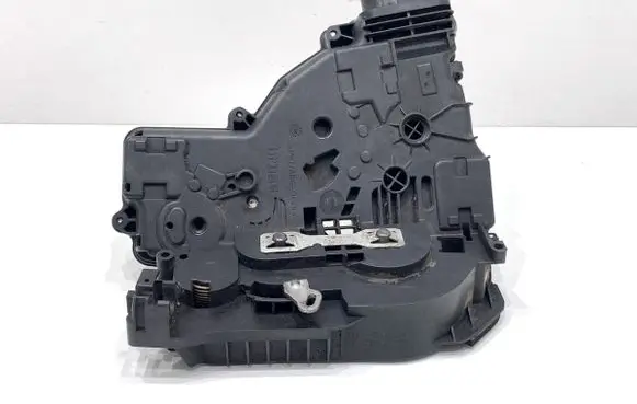 Volkswagen Sharan Rear door lock 7N0839015B