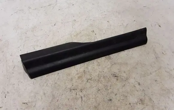 Front sill trim cover