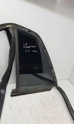 Volkswagen Phaeton Rear vent window glass 