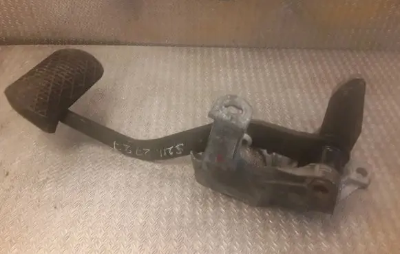 Mercedes-Benz E W211 Brake pedal 2112941001 A2112941001