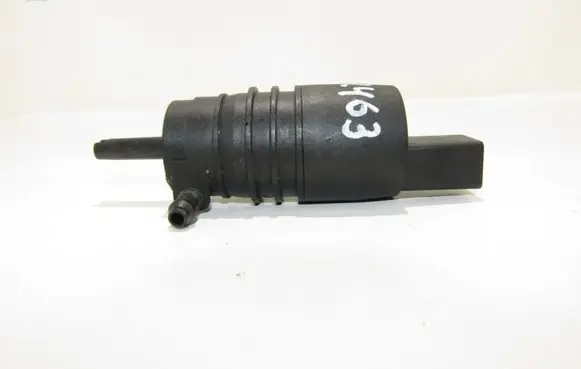 Volkswagen PASSAT B5.5 Windscreen/windshield washer pump