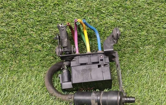 Porsche Panamera (970) Air suspension valve block 97035815302 15152400272 5152400262