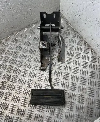 Chrysler Grand Voyager IV Brake pedal