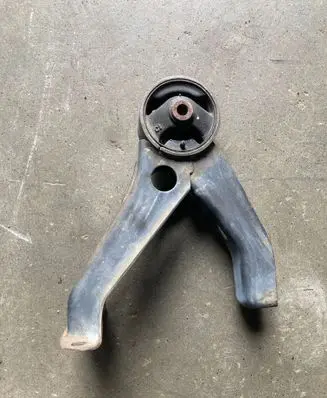 Engine mount bracket