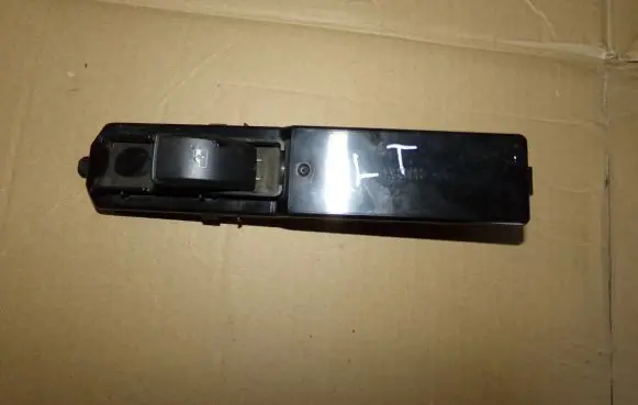 Saab 9-3 Ver2 Quarter vent window switch 