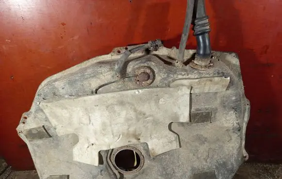 Mazda 323 Fuel tank 
