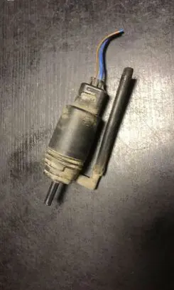 BMW 5 E60 E61 Windscreen/windshield washer pump 8377612