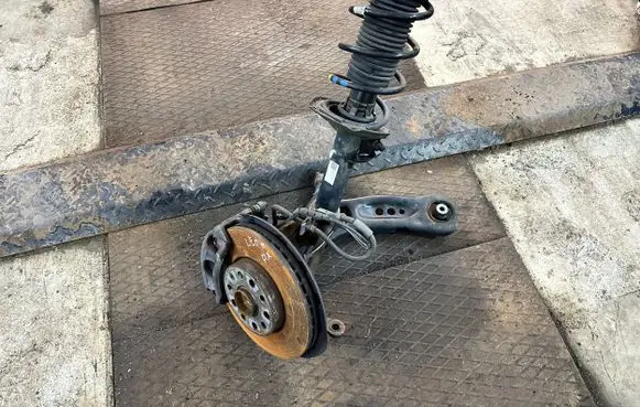 Seat Leon (5F) Front suspension assembly kit set 5Q0413023FM 5Q0407151L
