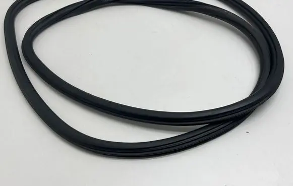 Audi Q3 F3 Front door rubber seal 