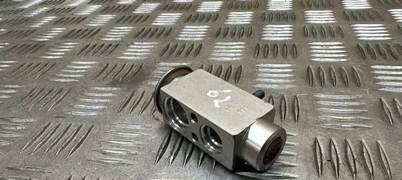 Mercedes-Benz E C207 W207 Air conditioning (A/C) expansion valve 2308300184