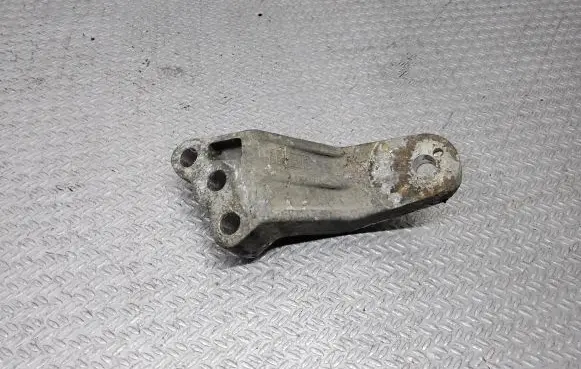 Hyundai i30 Engine mounting bracket