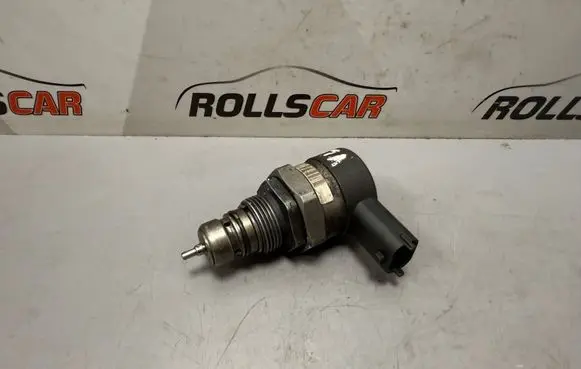 Volvo V70 Fuel pressure regulator 30750409 0281002712 30026760