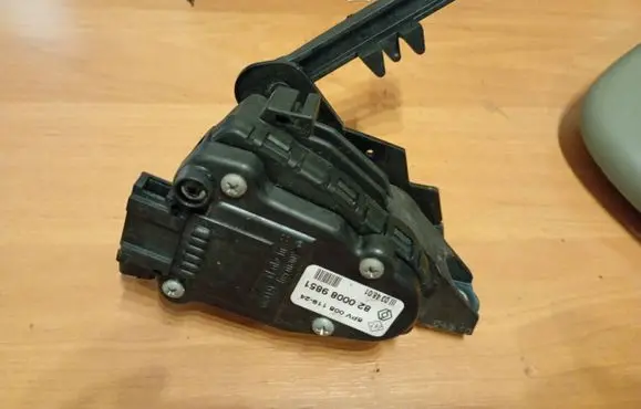 Renault Clio II Accelerator throttle pedal 8200089851 6PV00811924