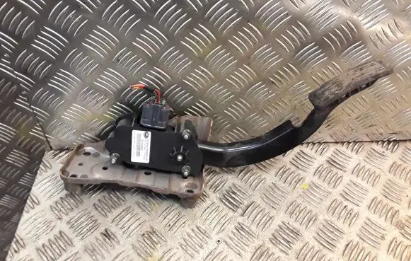 Land Rover Discovery 3 - LR3 Accelerator throttle pedal SLC500041