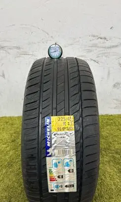 Mercedes-Benz CLA C117 X117 W117 R17 summer tire 