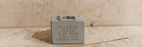 Toyota RAV 4 (XA20) Hazard warning light relay 8198050030 0665004650 E11020100