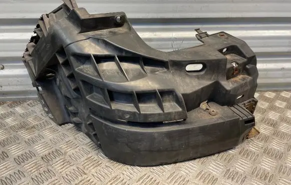 Front bumper mounting bracket