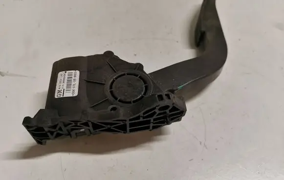 Buick Encore I Accelerator throttle pedal 96892406