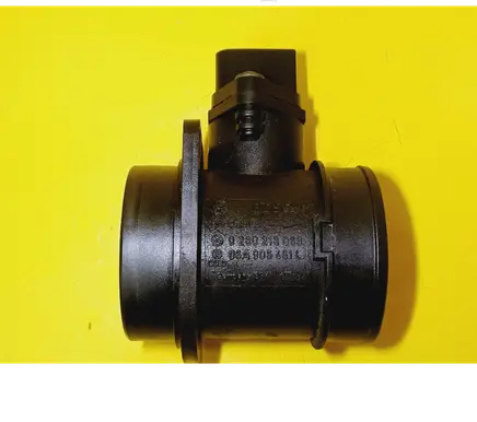 Volkswagen Golf IV Mass air flow meter 06A906461L 0280216063