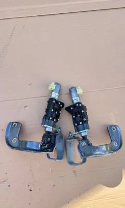 Audi A4 S4 B9 Tailgate/trunk/boot hinge 8W9827299 8W9827300 8W9827852A