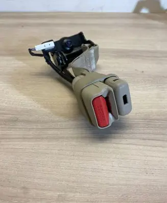 Front seatbelt buckle