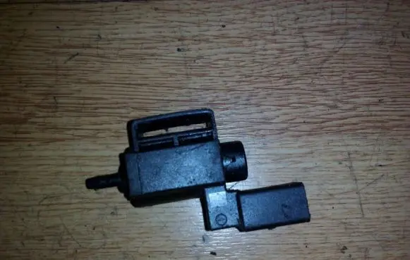 Audi A4 S4 B5 8D Turbo solenoid valve 037906283c 72288000