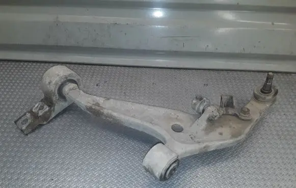 Nissan X-Trail T30 Front lower control arm/wishbone 