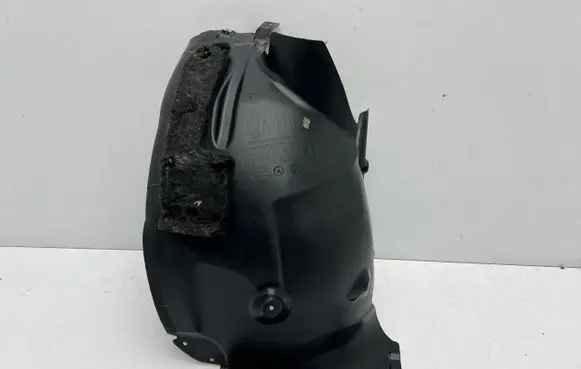 Front wheel arch liner splash guards