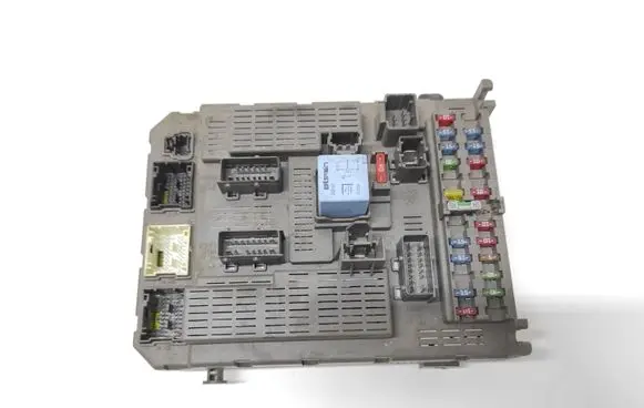 Citroen C5 Fuse module 98162200 9637466180