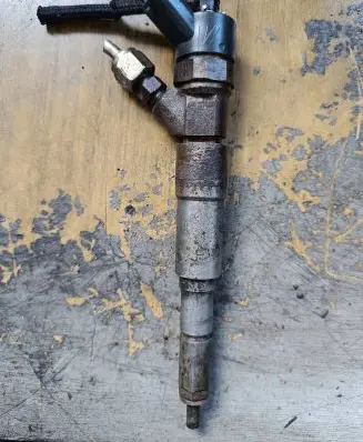 BMW 5 E39 Fuel injector 0445110047 7785984