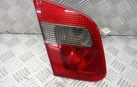 Mitsubishi Carisma Tailgate rear/tail lights