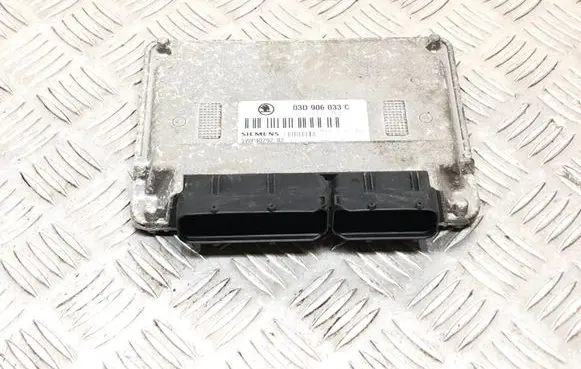 Skoda Fabia Mk1 (6Y) Engine control unit/module 03D906033C 5WP4029202 446503
