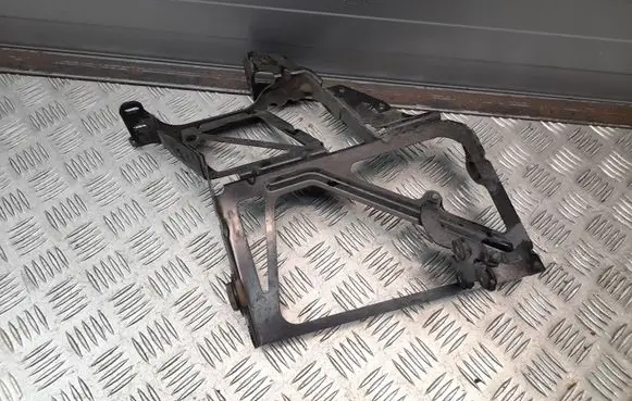 Audi A7 S7 4G Radiator mount bracket 4G8121261A
