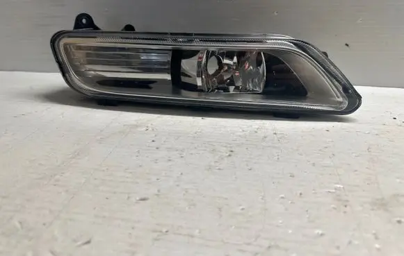 Volkswagen PASSAT B7 Front fog light 17662401