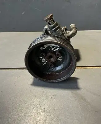 Volkswagen Golf IV Power steering pump 
