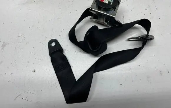 Mini Cooper Countryman R60 Front seatbelt 617059800B 130828