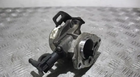 Renault Megane III Vacuum pump