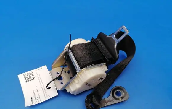 Middle seatbelt (rear)