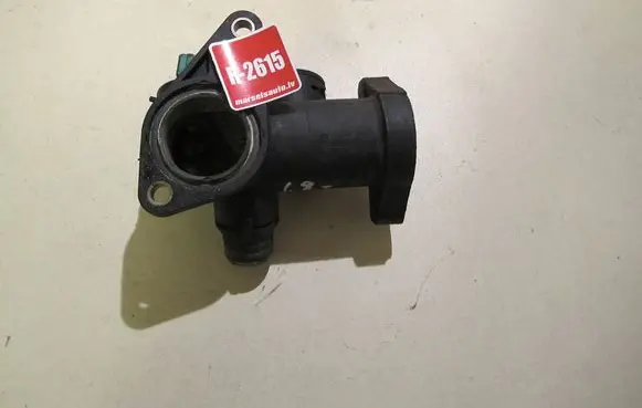 Audi A4 S4 B5 8D Engine coolant pipe/hose 058121133B