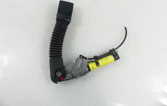 BMW X3 E83 Front seatbelt buckle 7073380