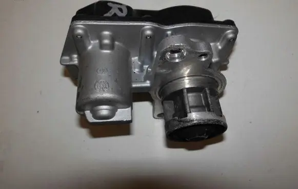 Nissan X-Trail T32 EGR valve 877899u