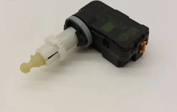 Volkswagen PASSAT B8 Headlight level adjustment motor 5G0941295A